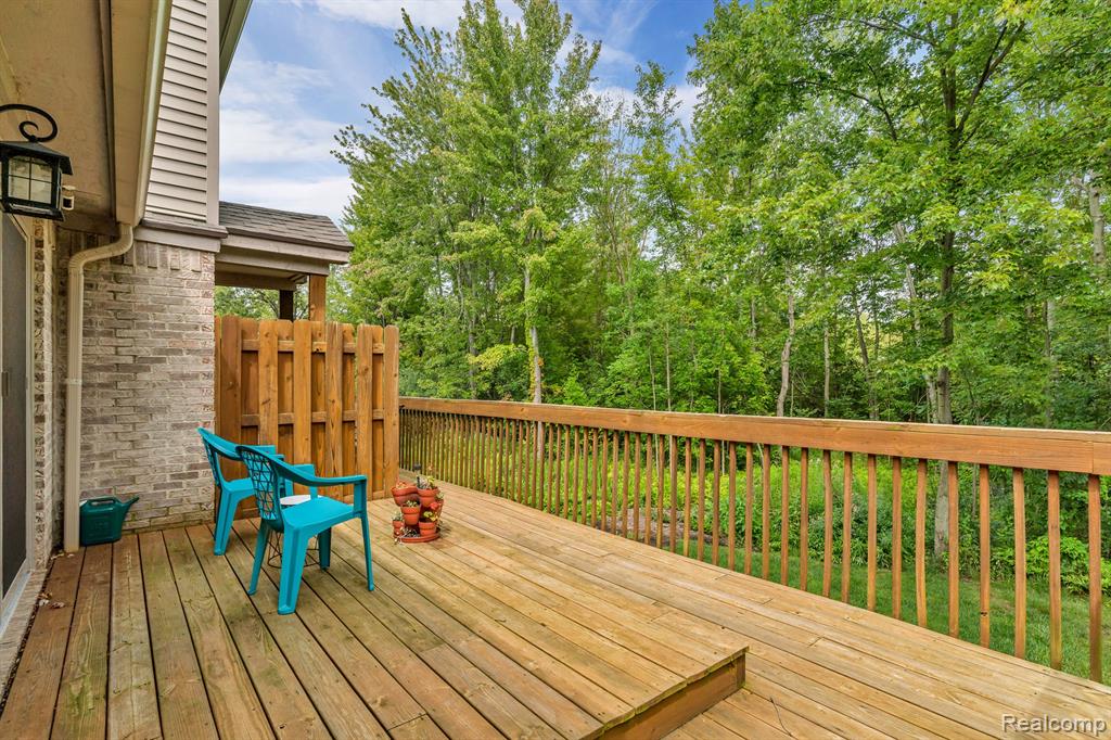 1071 OLD LEAKE, Holly, MI 48442 — Photo 5