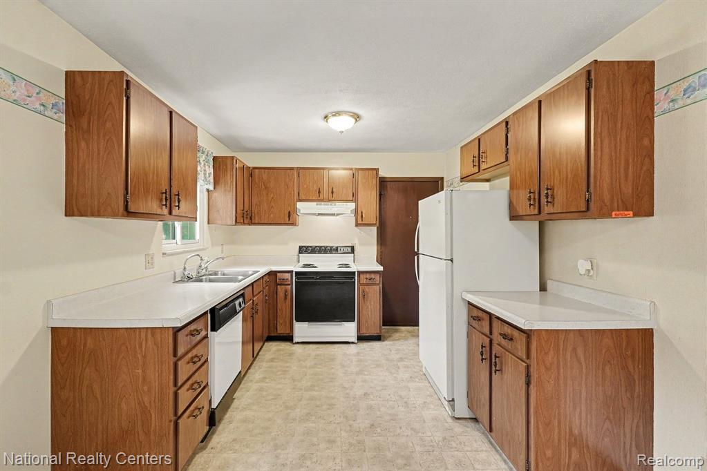 1800 Kingston Drive, Pinckney, MI 48169 — Photo 10