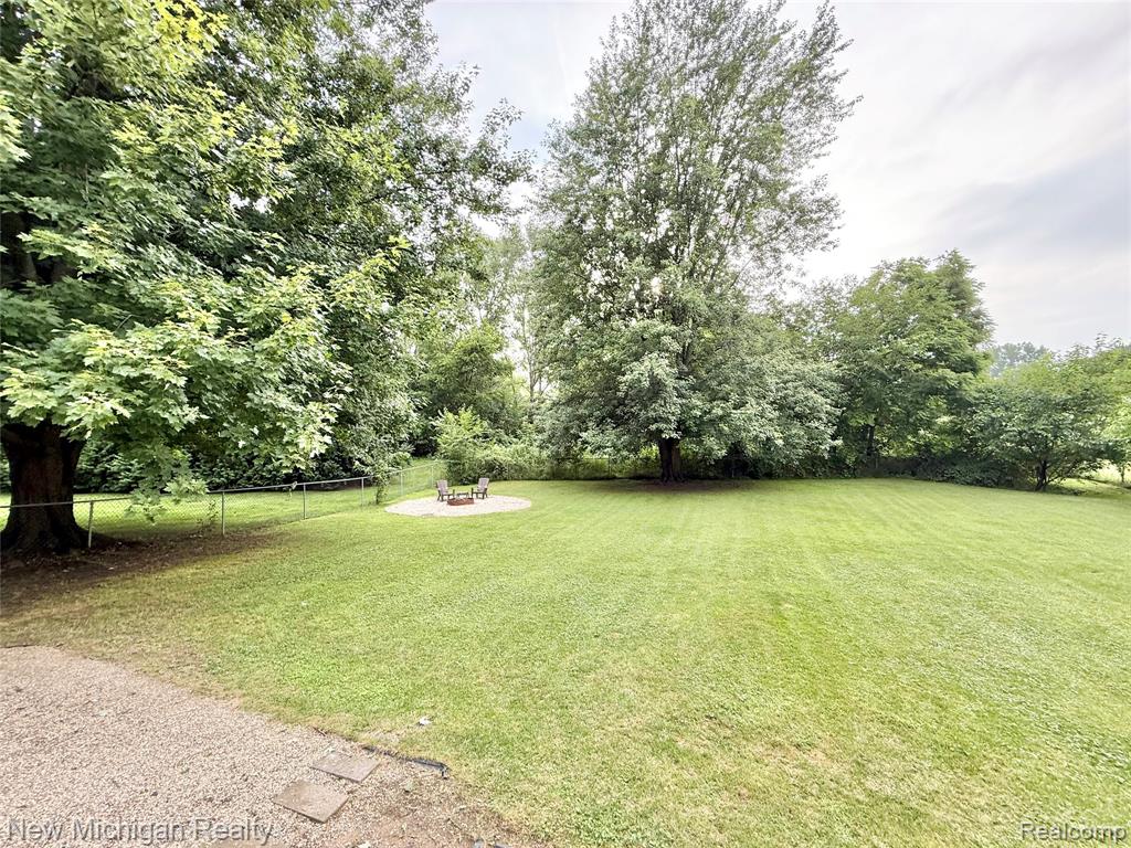 5534 Continental Road, Grand Blanc, MI 48439 — Photo 10