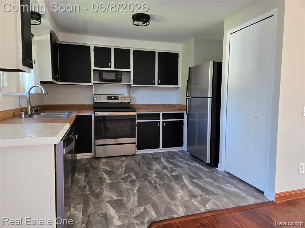 661 Harry Paul Drive, Lake Orion, MI 48362 — Photo 11