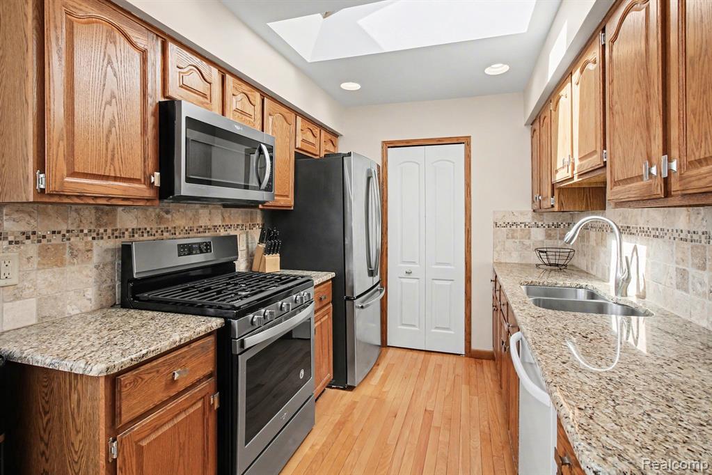 11591 PLEASANT VIEW Drive, Pinckney, MI 48169 — Photo 21