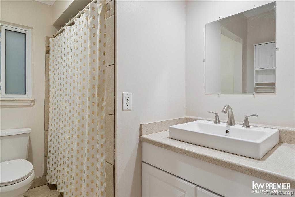 4810 Hobson Avenue, Waterford, MI 48328 — Photo 12