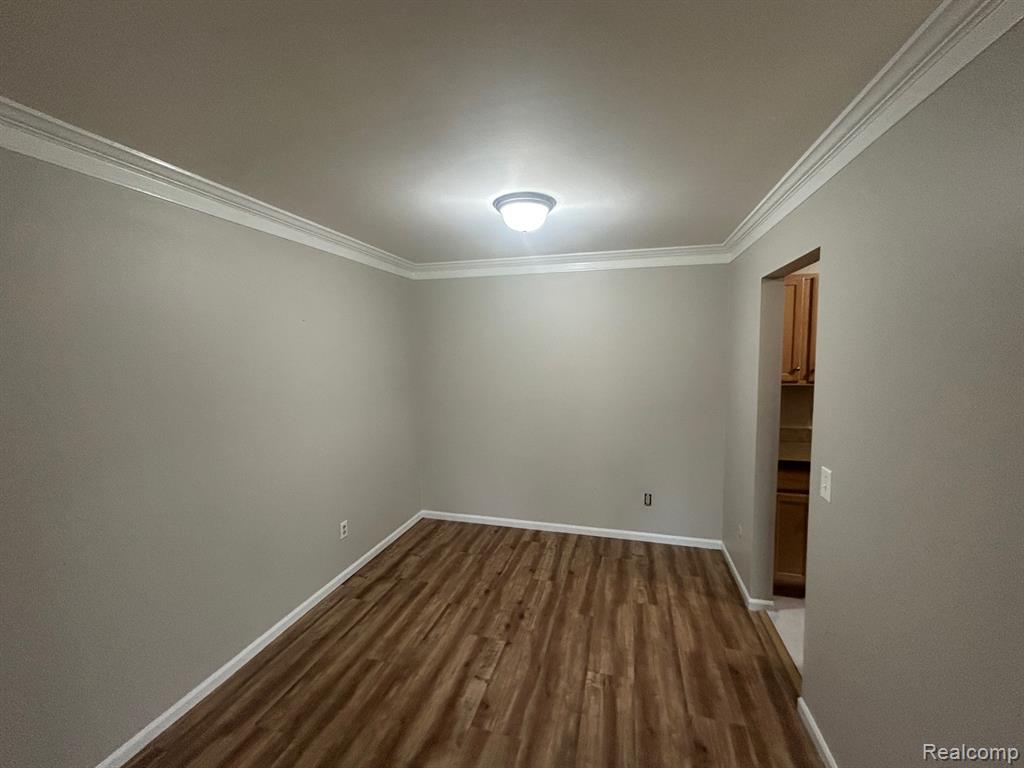 595 E FOX HILLS Drive, Bloomfield Hills, MI 48304 — Photo 9