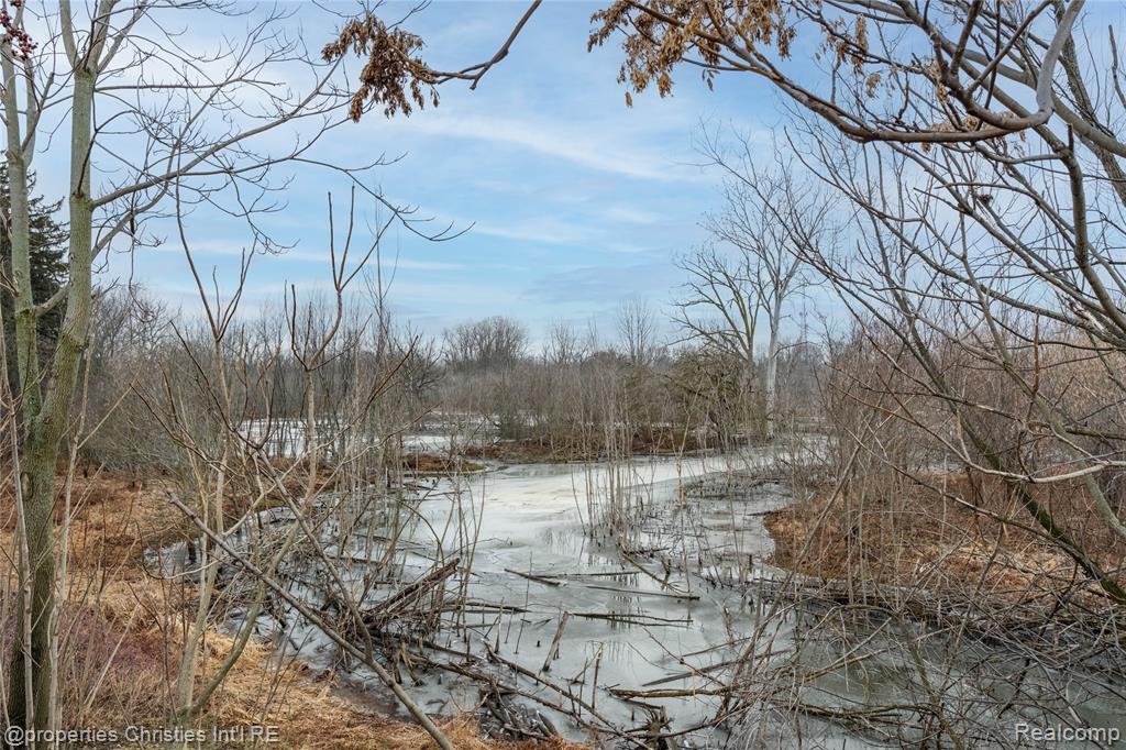 7479 Carrousel Boulevard, Westland, MI — Photo 8