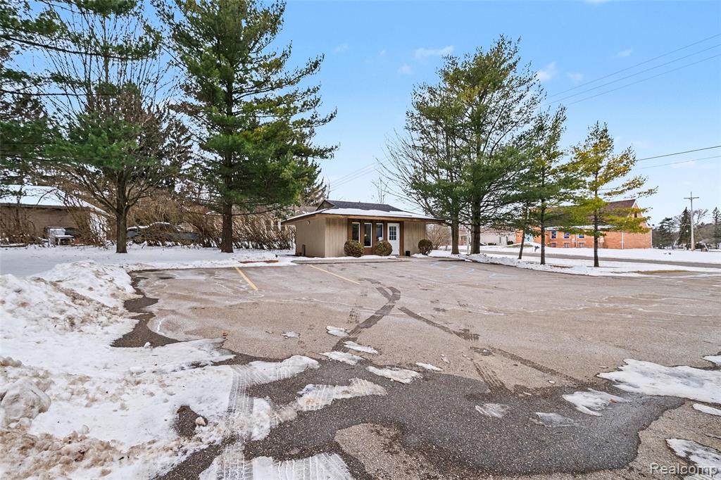 1011 S Graham Road, Flint, MI 48532 — Photo 12