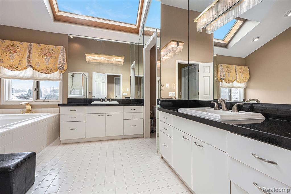 584 Cambridge Way, Bloomfield Hills, MI 48304 — Photo 17