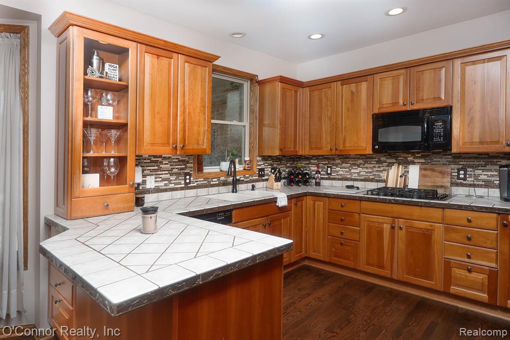 765 Lomasney Lane, Marysville, MI 48040 — Photo 21