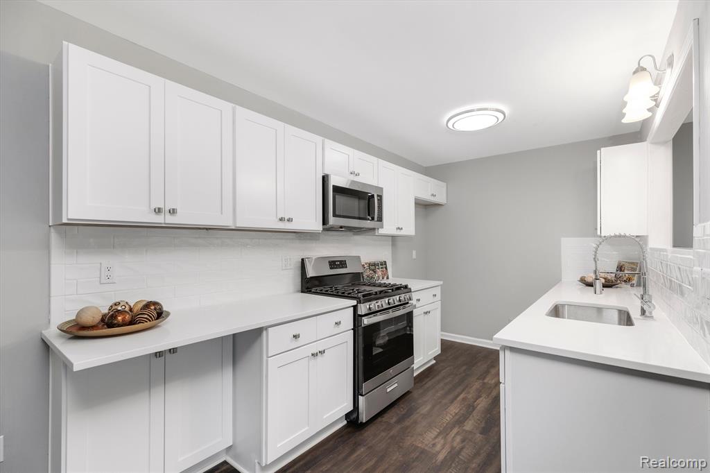 40160 NEWPORT Drive, Plymouth, MI 48170 — Photo 11