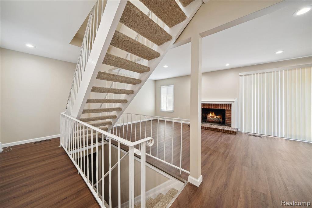 3074 LINDENWOOD Drive, Dearborn, MI 48120 — Photo 12