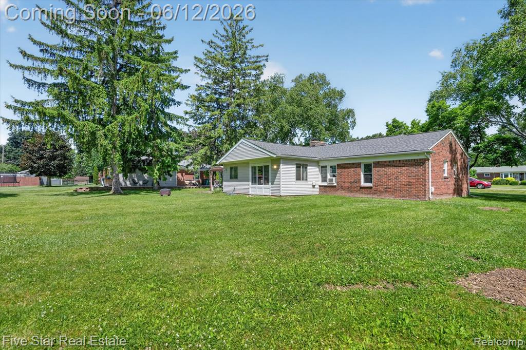 82 E Hurst Drive, Troy, MI 48085 — Photo 41