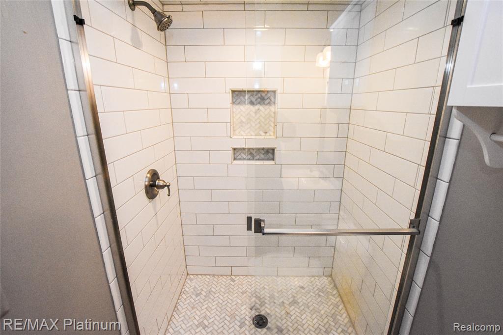 4215 Rolling Pines Court, Commerce Twp, MI 48382 — Photo 51