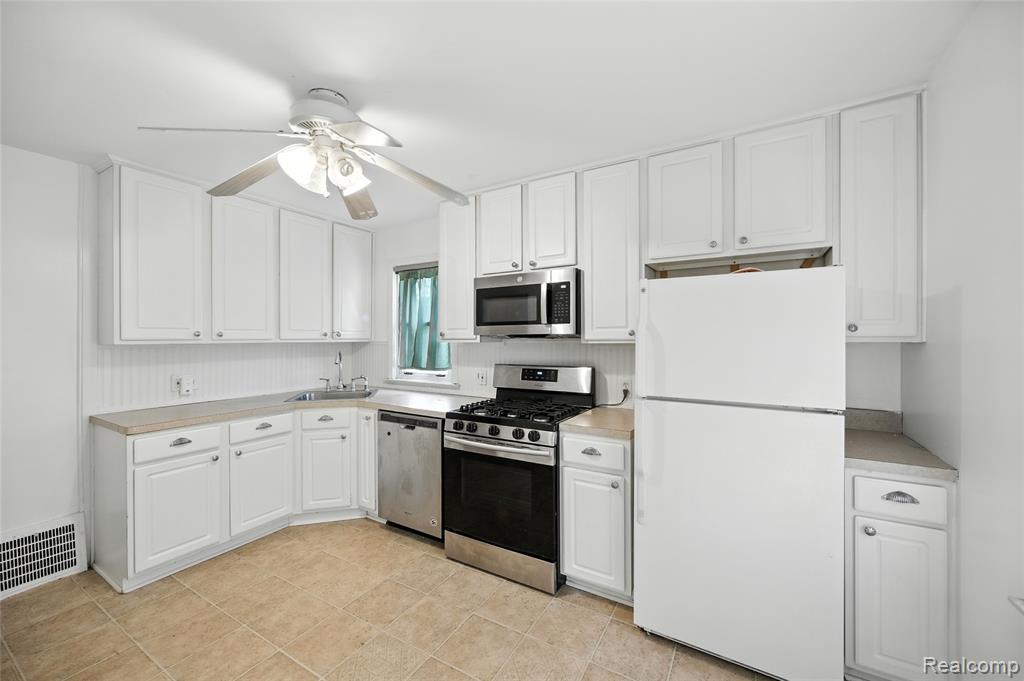 8420 Warren Boulevard, Center Line, MI 48015 — Photo 3