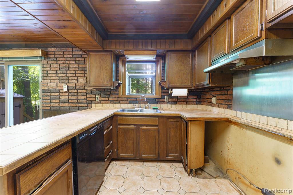 8800 Evergreen Road, Brighton, MI 48116 — Photo 9