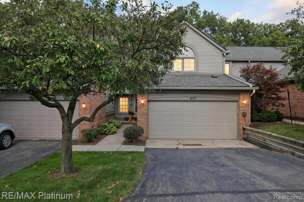 852 Woodridge Hills Drive, Brighton, MI 48116 — front exterior