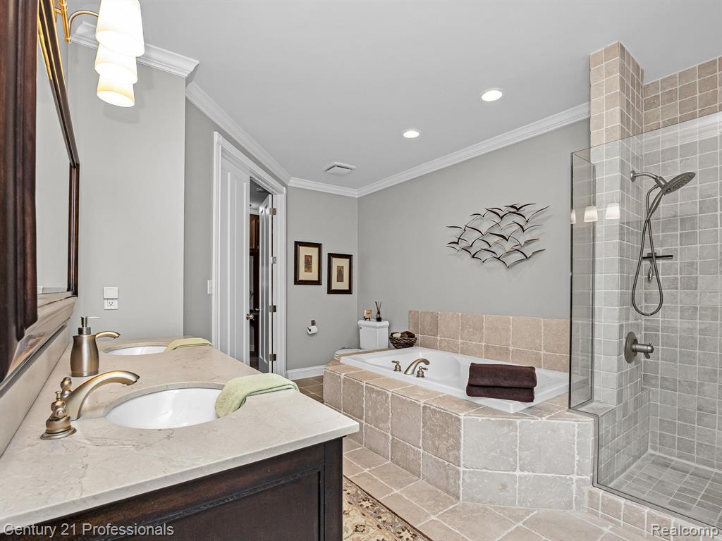 8242 Pine Hollow Court, Grand Blanc, MI 48439 — Photo 26