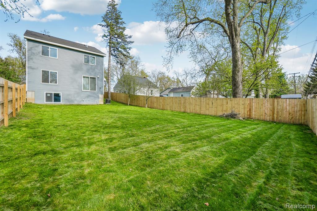 340 Dover Road, Waterford, MI 48328 — Photo 36