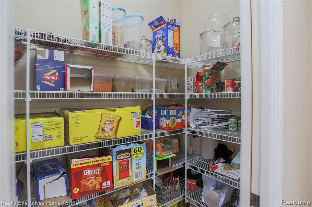 47909 Milonas Drive, Utica, MI 48315 — Photo 37