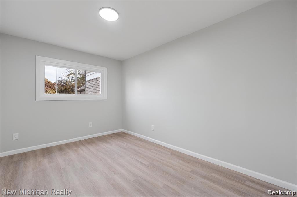 5232 Dickson Drive, Sterling Heights, MI 48310 — Photo 22