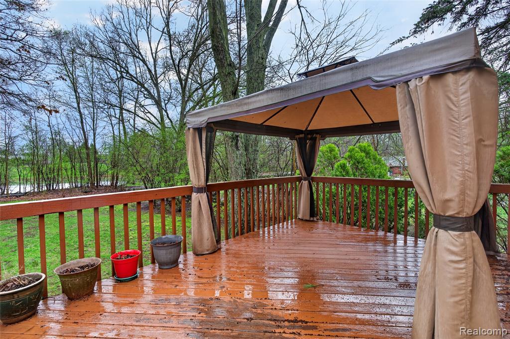 8360 Arlis Street, Commerce Twp, MI 48382 — Photo 9