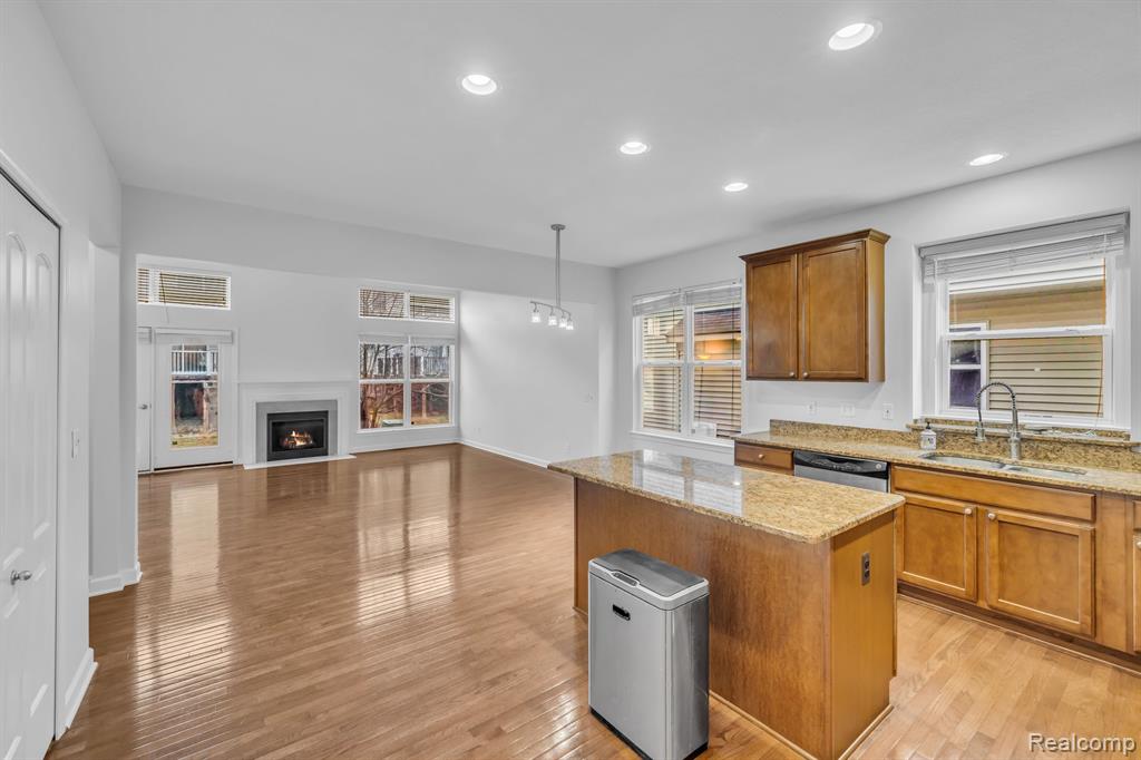 27490 CROMWELL Road, Novi, MI — Photo 4