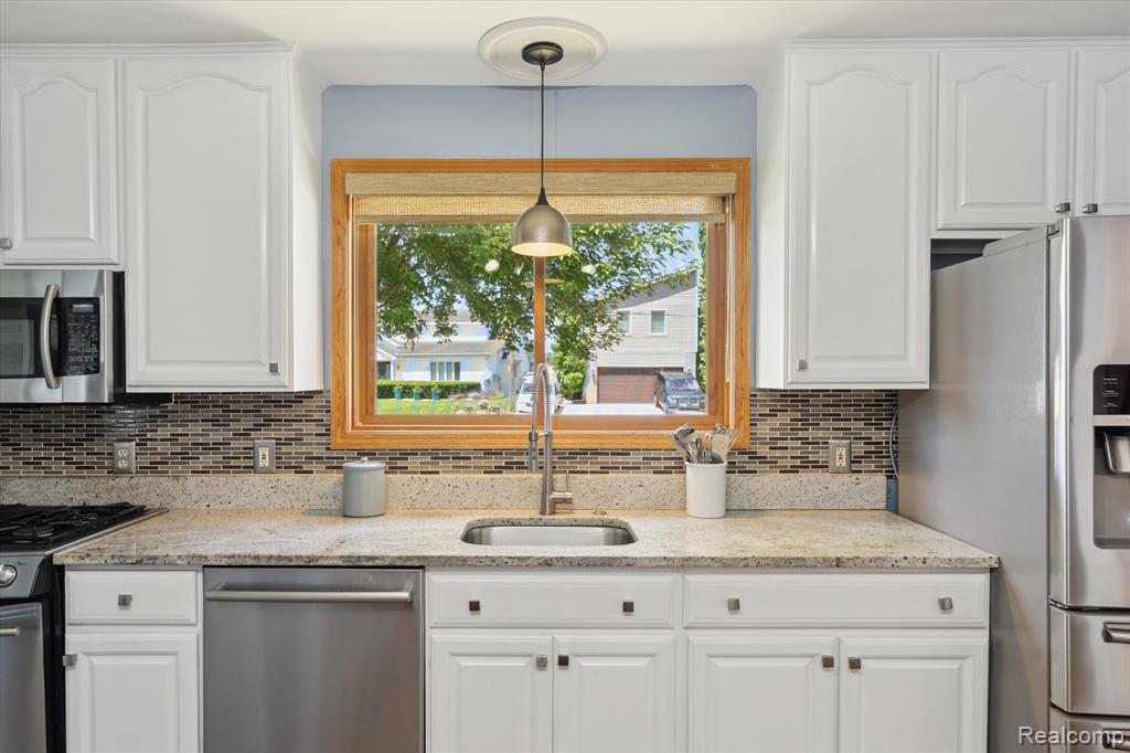 319 Angola Street, Wolverine Lake, MI 48390 — Photo 14