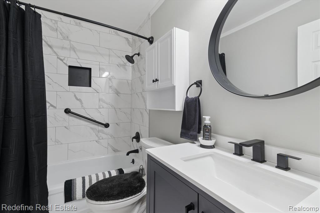 50340 Helfer Boulevard, Wixom, MI 48393 — Photo 13