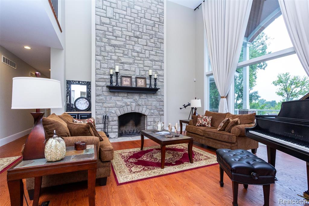 302 Tanview Drive, Oxford, MI, 48371