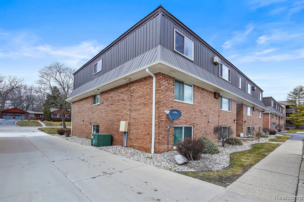 1627 S Riverside Avenue, St. Clair, MI 48079 — Photo 4
