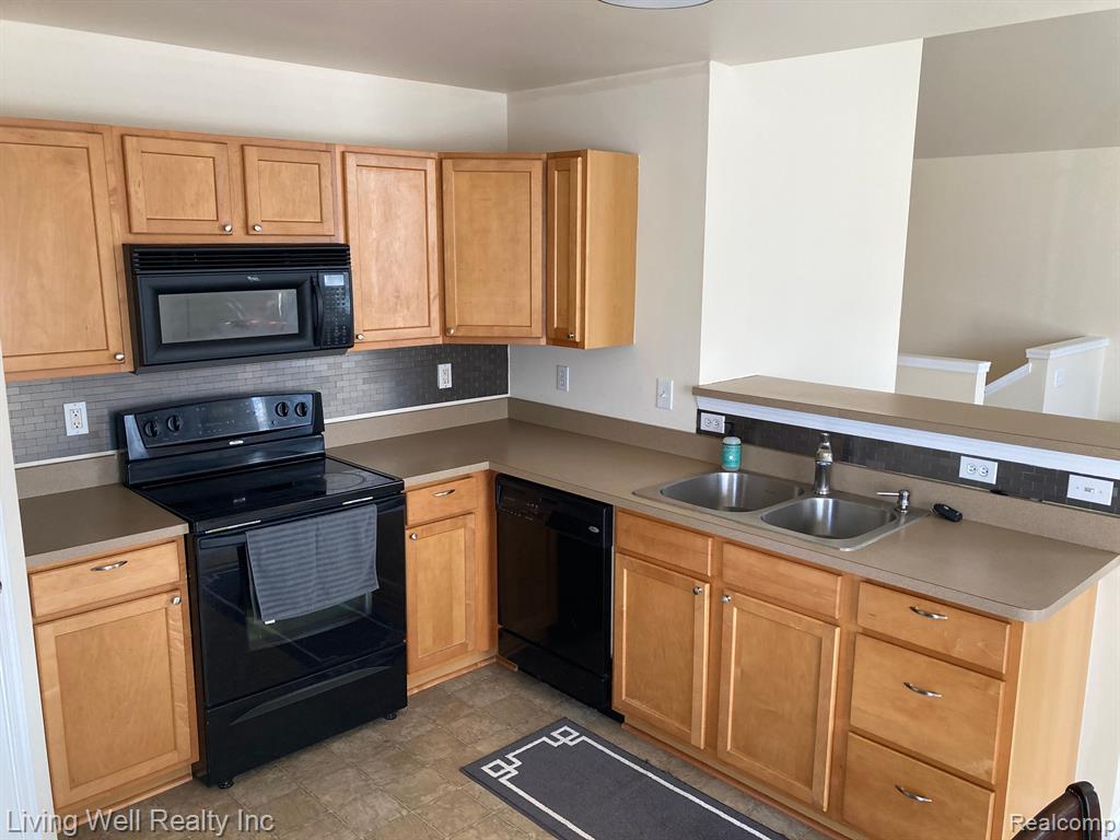 733 ABBINGTON, Howell, MI 48843 — Photo 7