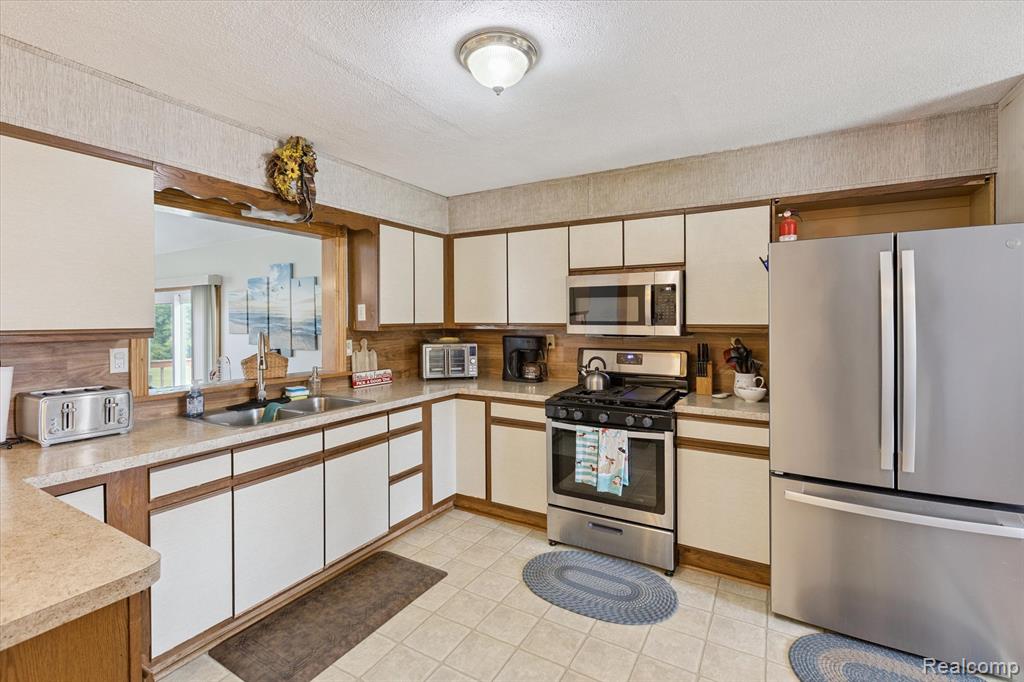 8260 Birch Run Road, Millington, MI 48746 — Photo 11