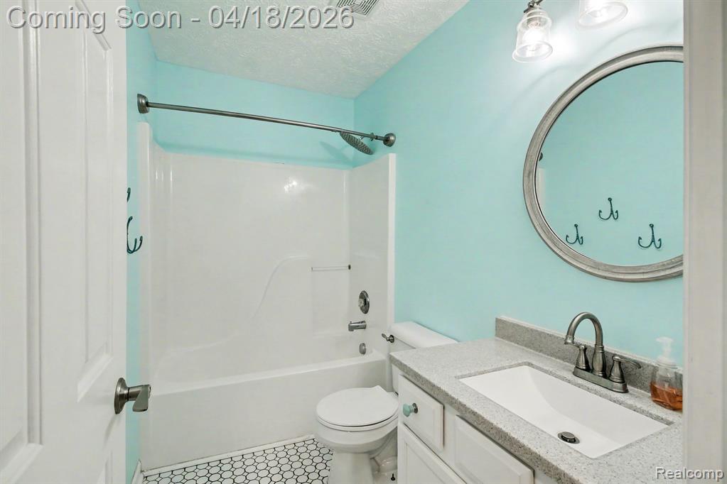 702 Dewars Street, Howell, MI 48843 — Photo 17