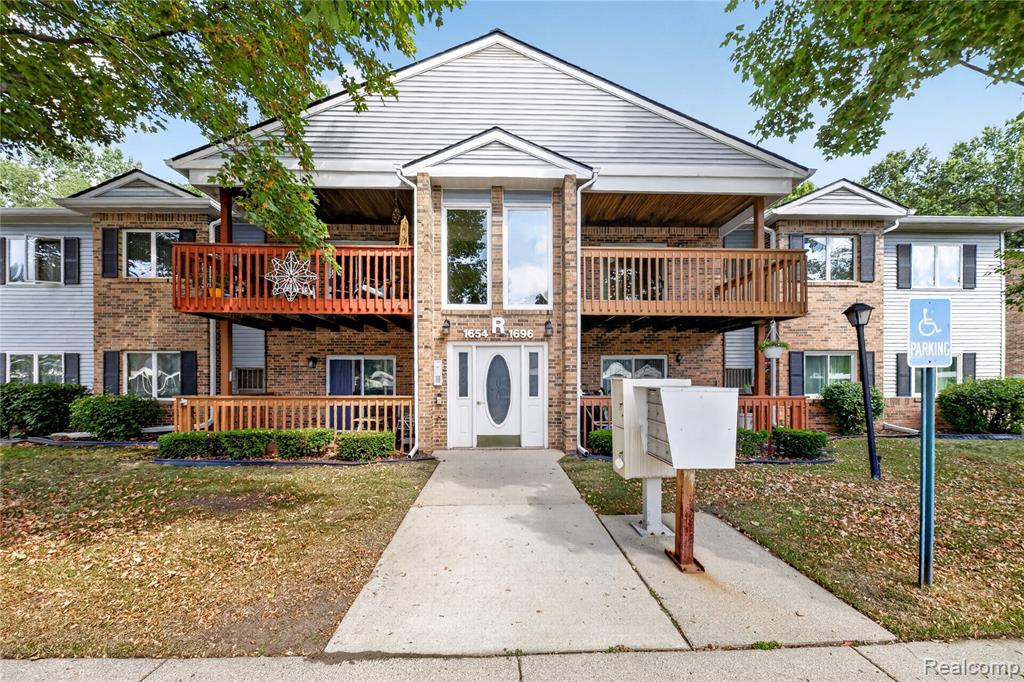 1684 Shoemaker Drive, Westland, MI