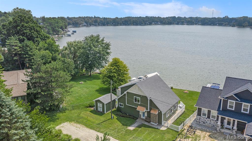3174 Nisbet Road, Pinckney, MI 48169 — Photo 2