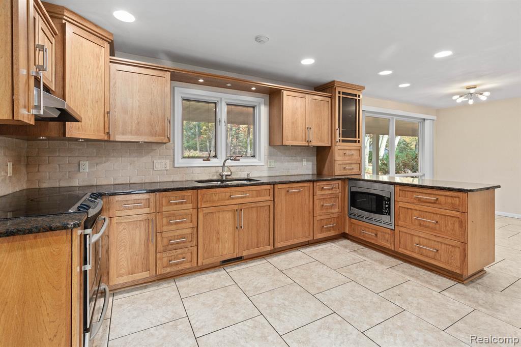 4966 Whispering Pine Lane, Bloomfield Hills, MI 48302 — Photo 14