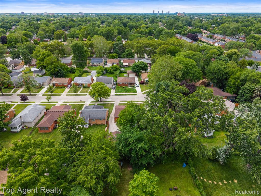 24300 Seneca Street, Oak Park, MI 48237 — Photo 46