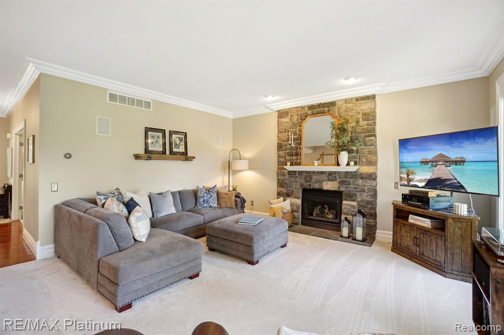 4657 Lakeshire Drive, Howell, MI 48843 — Photo 8
