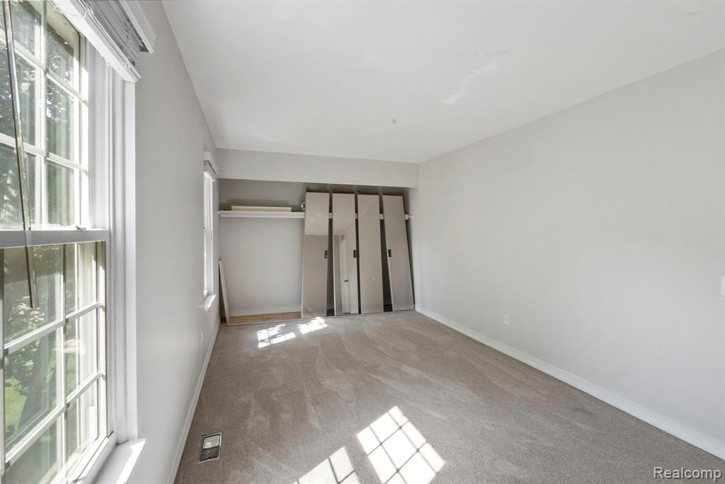 23507 N Rockledge, Novi, MI — Photo 19
