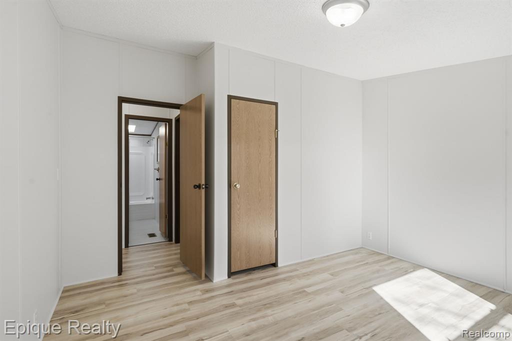 271 Lovell Court, Flushing, MI 48433 — Photo 18