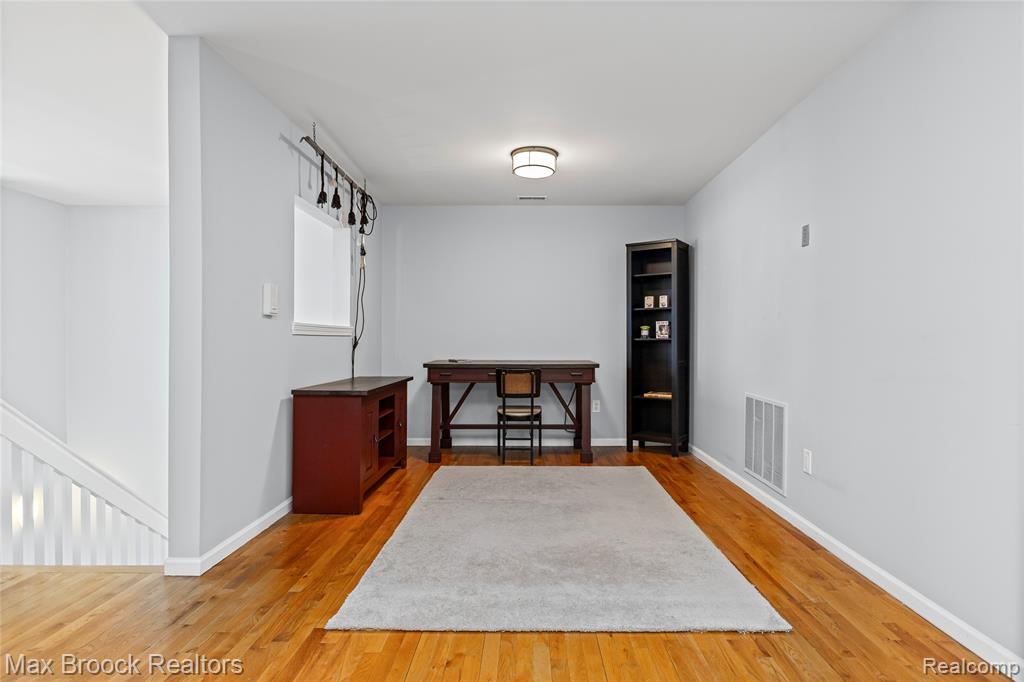 5817 Twin Oaks Drive, Sterling Heights, MI 48314 — Photo 16