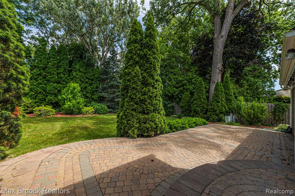 683 Thurber Drive, Troy, MI 48085 — Photo 9