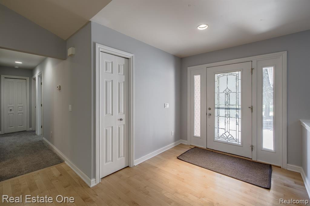 5690 White Lake Road, Clarkston, MI — Photo 11
