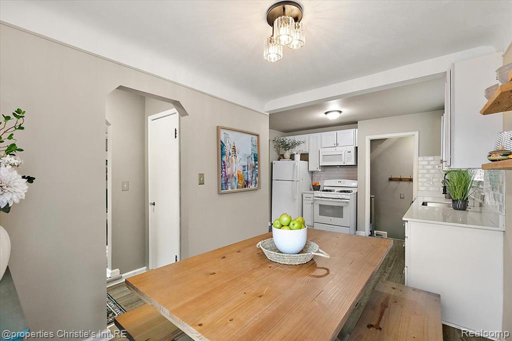 21553 Bournemouth Street, Harper Woods, MI 48225 — Photo 13