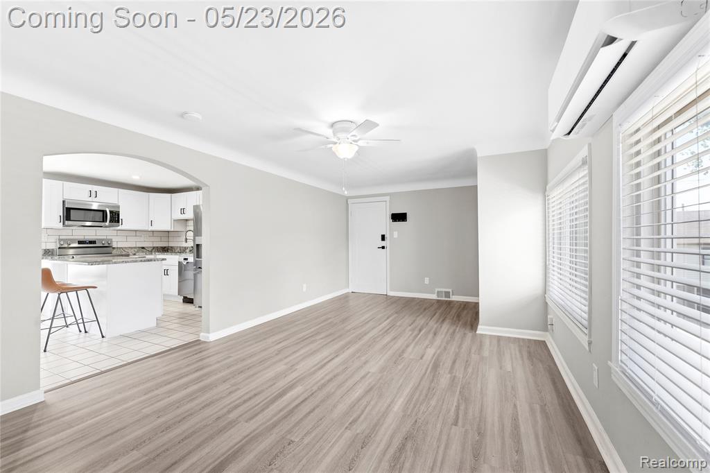 413 Chestnut Street, Wyandotte, MI 48192 — Photo 2