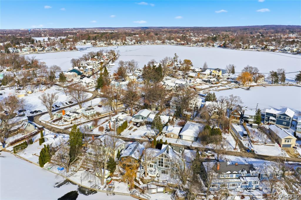 707 Buena, Lake Orion, MI, 48362