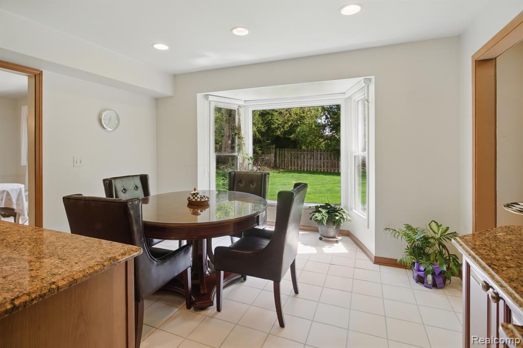 5389 Vincennes Drive, Bloomfield Hills, MI 48302 — Photo 35