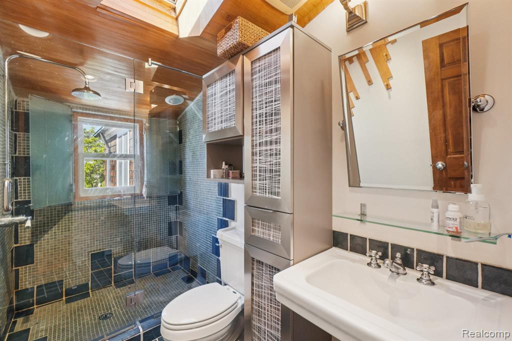 549 Lakeview Avenue, Birmingham, MI 48009 — Photo 14