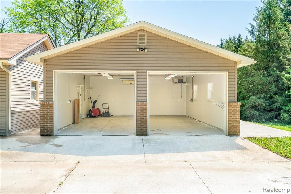 7045 CRANE Road, Ypsilanti, MI 48197 — Photo 8