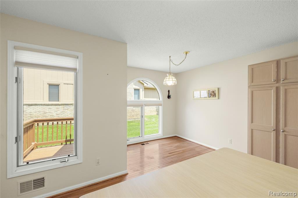 35213 Knollwood Lane, Farmington, MI 48335 — Photo 25