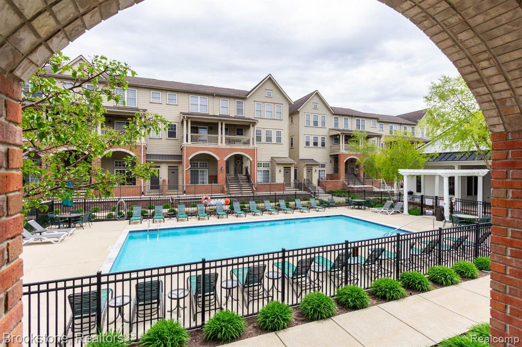 185 Amys Walk, Auburn Hills, MI 48326 — Photo 45