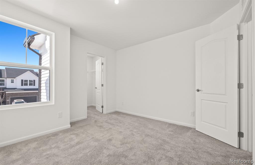 5509 E SPANIEL Drive, Ann Arbor, MI 48108 — Photo 27